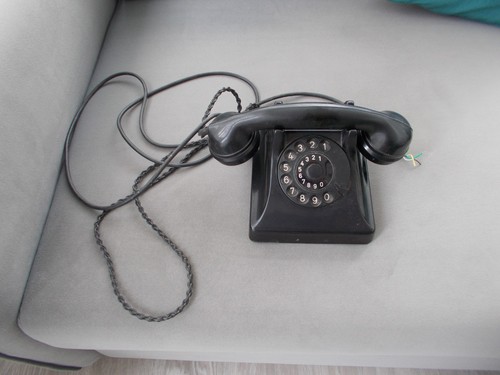 Vintage black bakelite rotary - black,