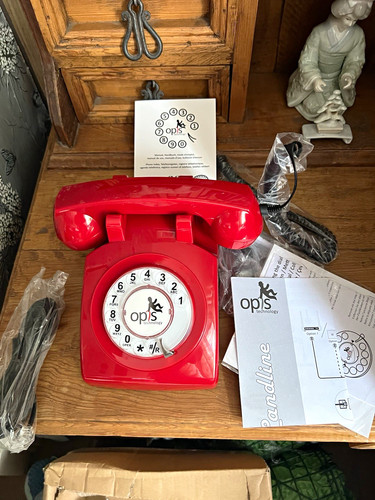 Opis technology landline retro - technology,