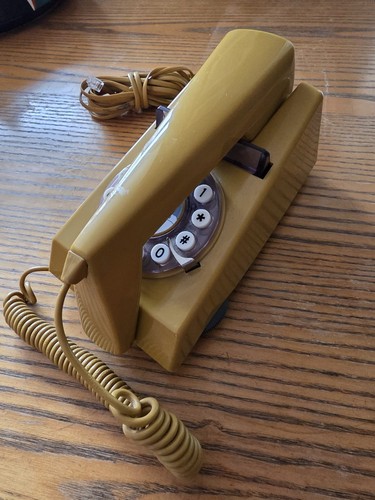 Wild wolf trimphone retro - wolf,